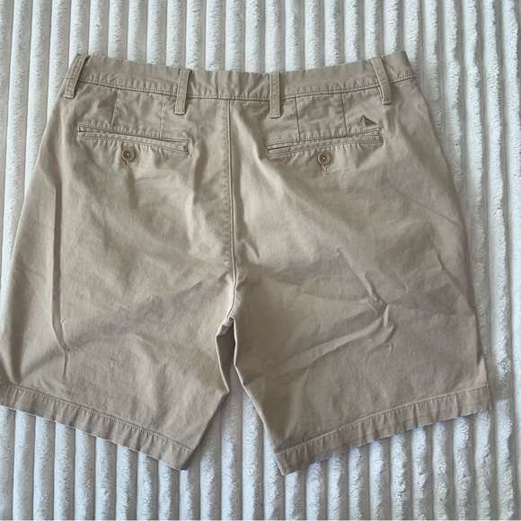 Tan Casual Shorts Untuckit Size 34 Flat front - Picture 2 of 8